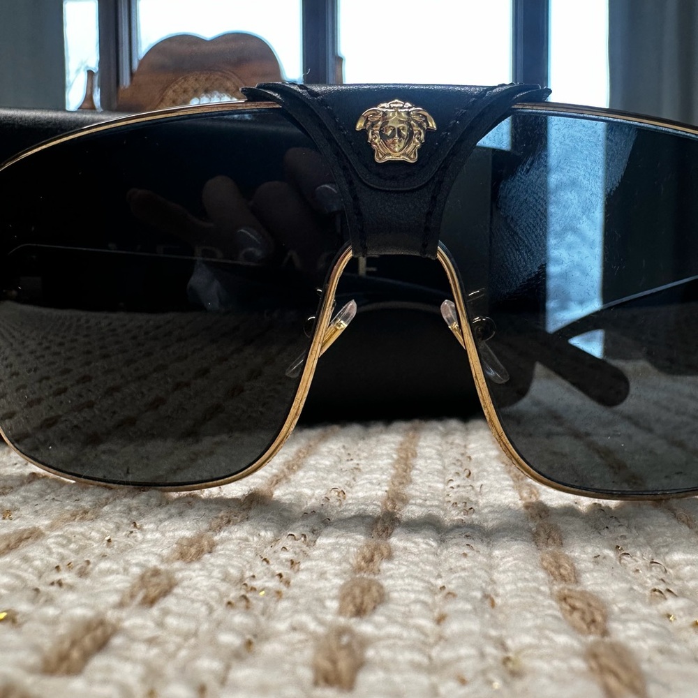 Versace Sunglasses with Black Frames and Gold Details - Picture 7 of 9